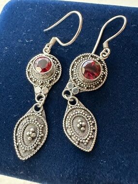 Gorgeous 925 silver and red gemstone earrings with intricate detailing